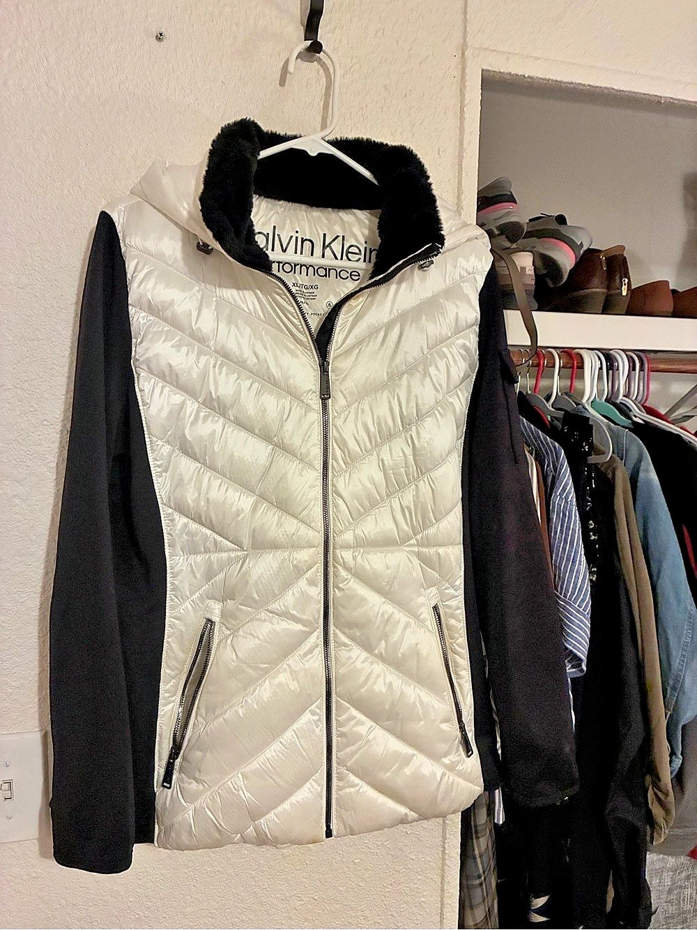 Calvin Klein Performance Quilted Hooded Vest White & Black Size XL Like New